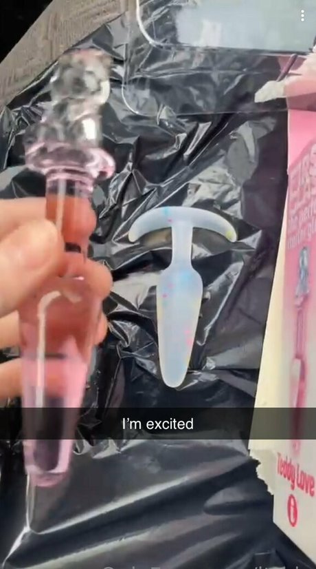 itssie erotic model photos