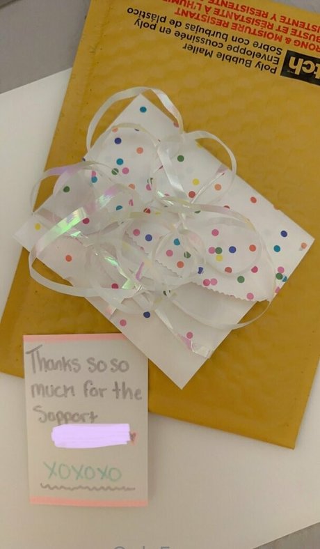 itssie model top photos