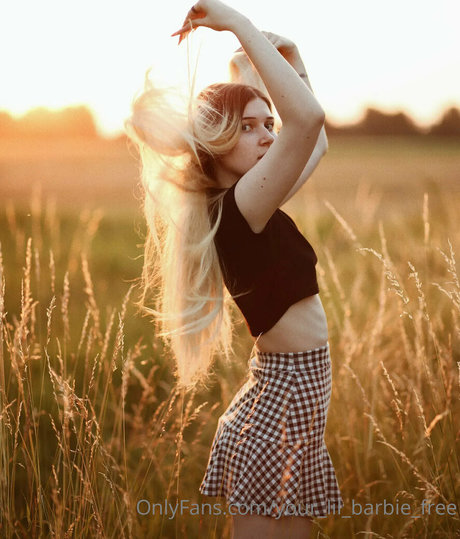 hairy legs onlyfans sexy pic