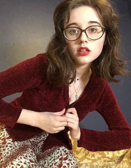 midget girls onlyfans erotic images