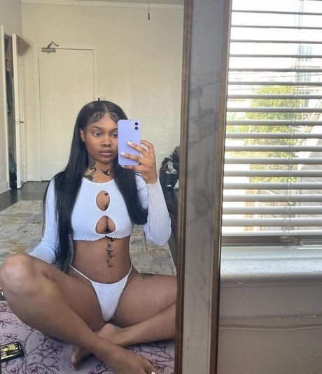 Sharondaduhdon nude model photos