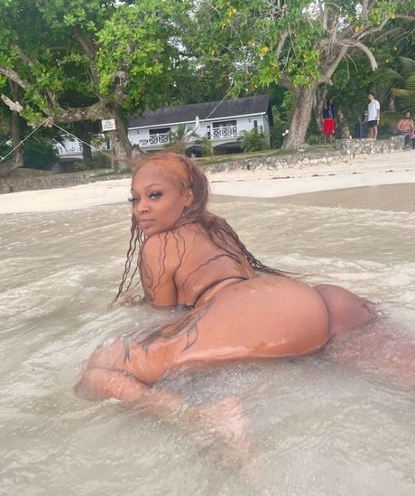 Sharondaduhdon top model image