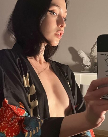 girlwalkingonfire pornstar high quality image