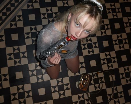 Lola Clark art star pic