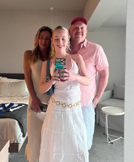 Lola Clark perfect actress gallery