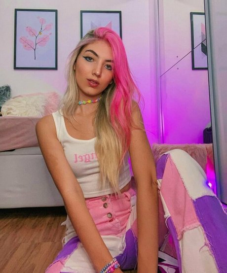 Ale Maze model porn image