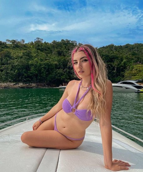 Ale Maze star beautiful image