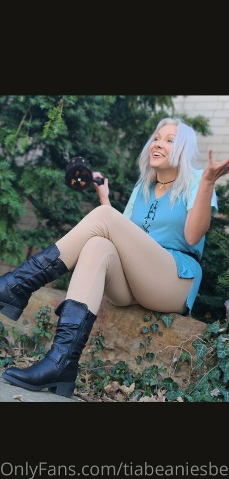 realprincesstiabeanie star top img