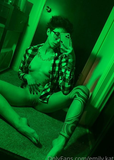 emily kat pornographic actress img