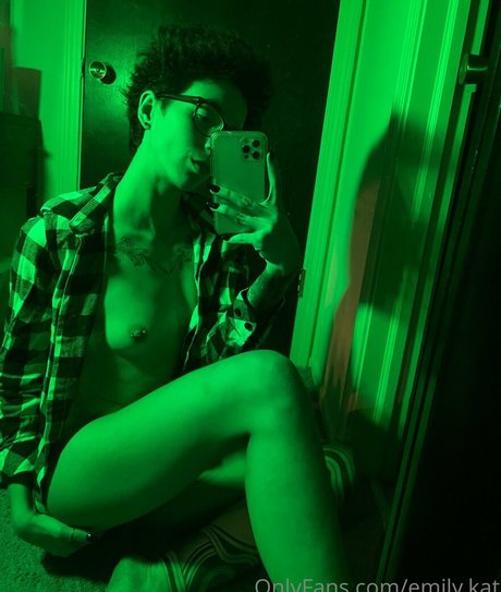 emily kat sex model picture