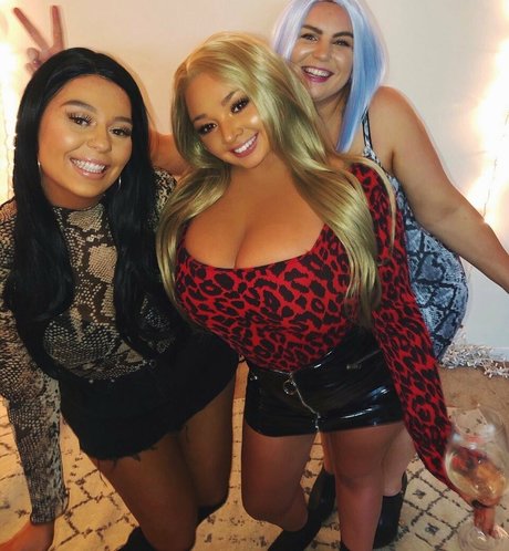 Jenn M exclusive model picture