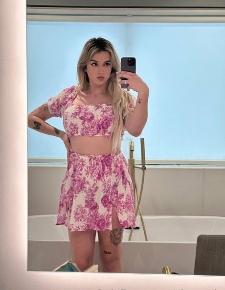 big tits mom onlyfans hot sexy picture