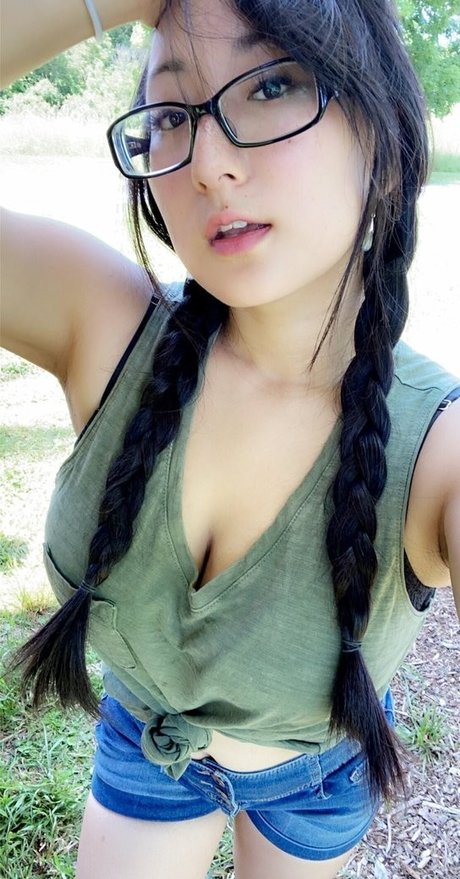 Bitesizedmeg model naked pics