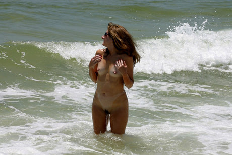 malibustringskristen adult model photo