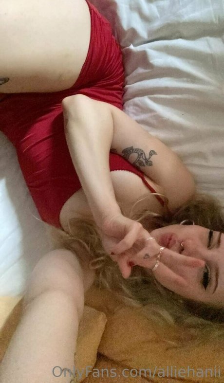 alliehanii hd actress gallery