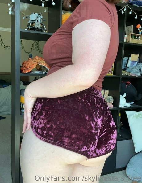 skylinestars free model adult photo