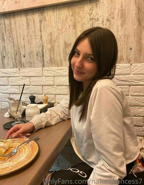 cherrykush6 erotic model image