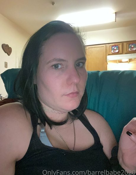 barrelbabe2020 model nude picture