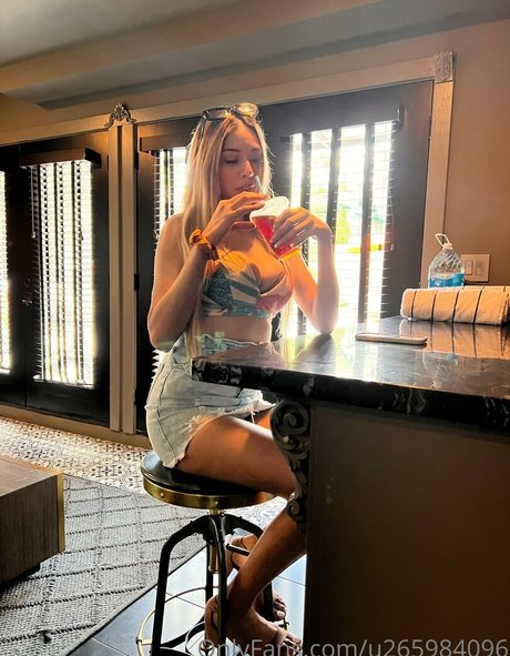 danagorgeus naked star pictures