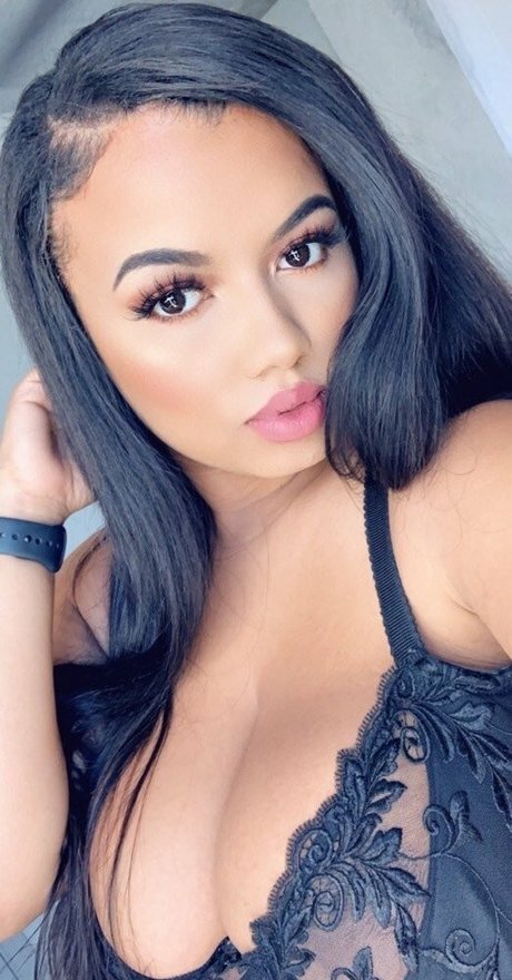 lailathebrat2 nude model pic