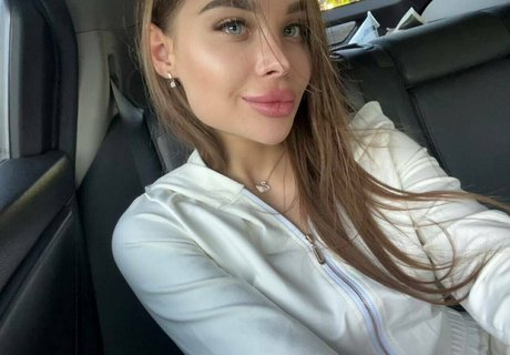 bella lla high quality model image