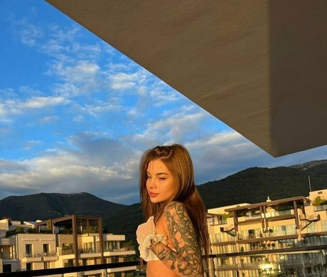 bella lla pornstar exclusive pics