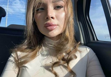 bella lla model hot image