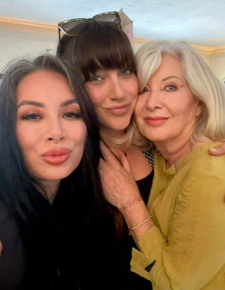 hotmesstv model nudes gallery