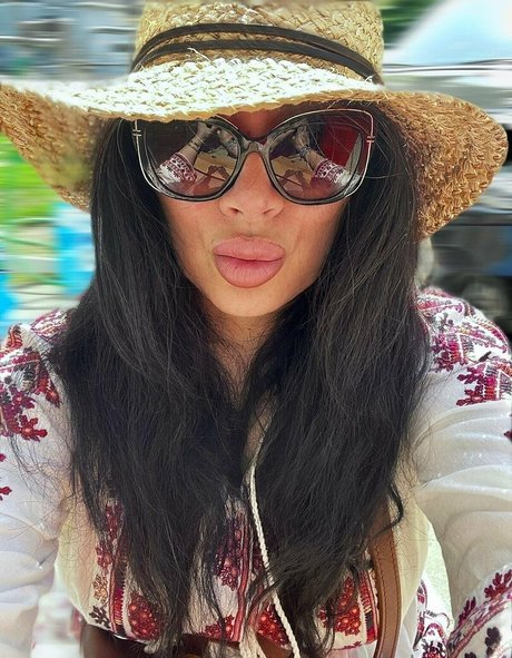 hotmesstv star exclusive pictures