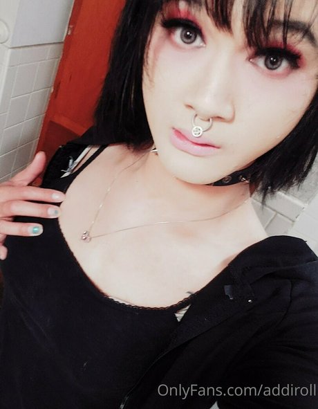 addiroll naked actress photo