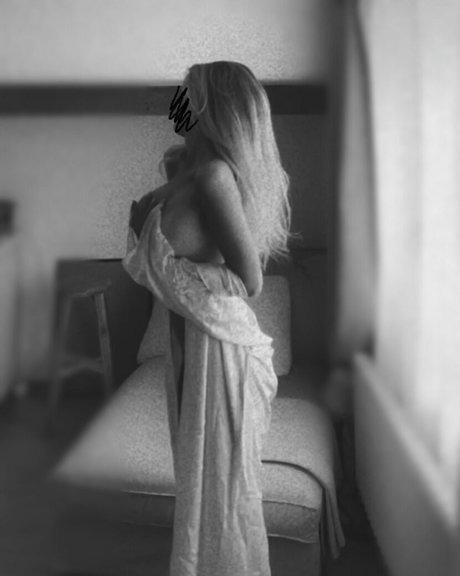 pretty pussy onlyfans art nude gallery