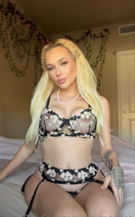 rileyraerides model hd images