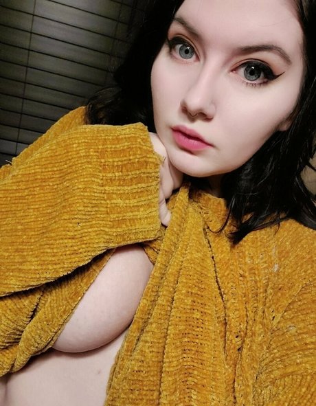 violetsinclaire top model pic