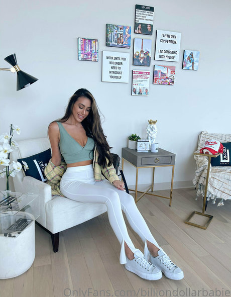 billiondollarbabie model pornographic images