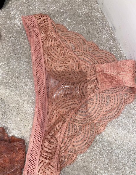 lesbian fingering onlyfans xxx image