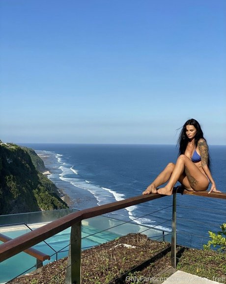 sunny free model adult pic