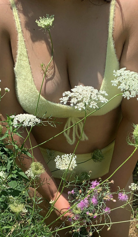 urnakedneighborr best actress image