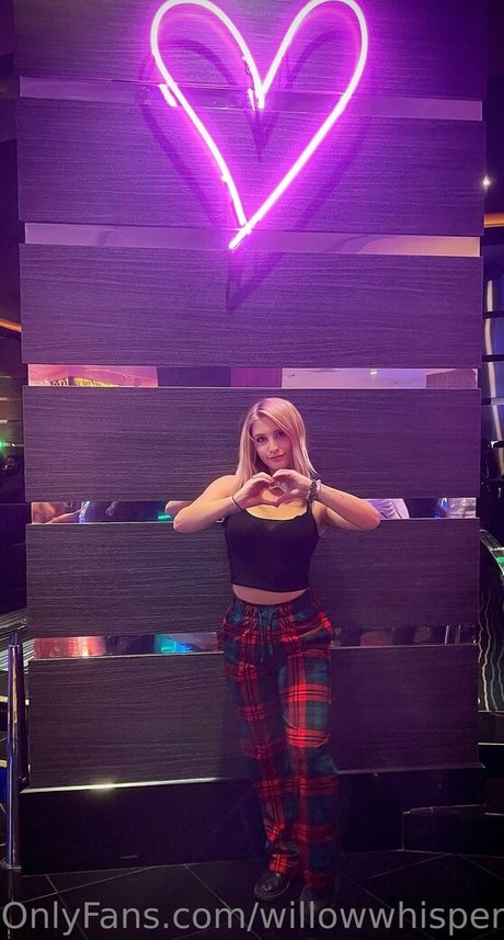 willowwhispers model nudes photo