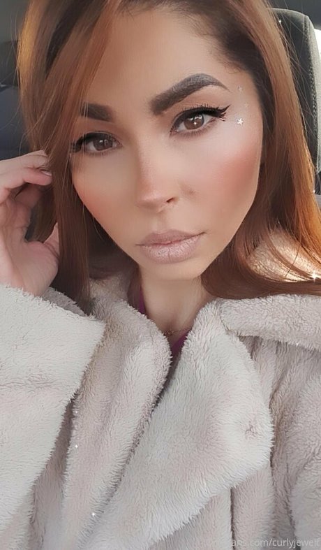 curlyjewelfree nice model pic