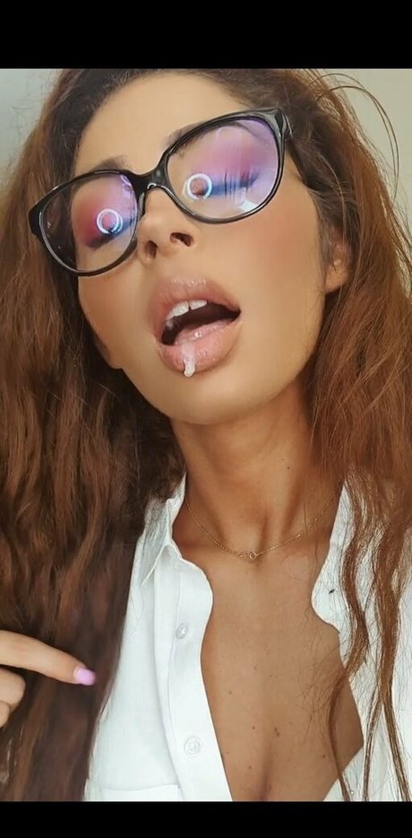 curlyjewelfree pornstar erotic pic