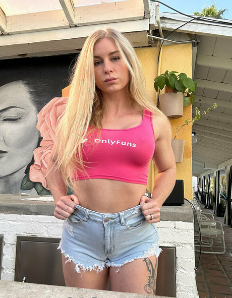 naughtytalulah sex model pic