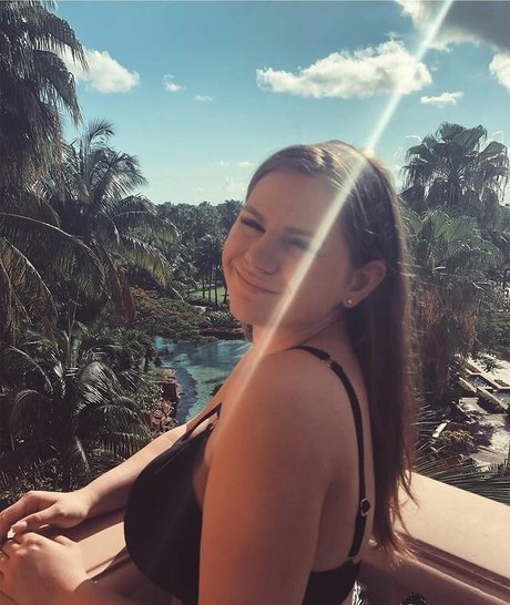 Emily V star perfect pics