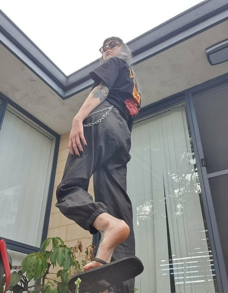 vi0let night actress photos