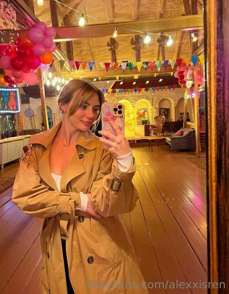 alexxisren model sex photo