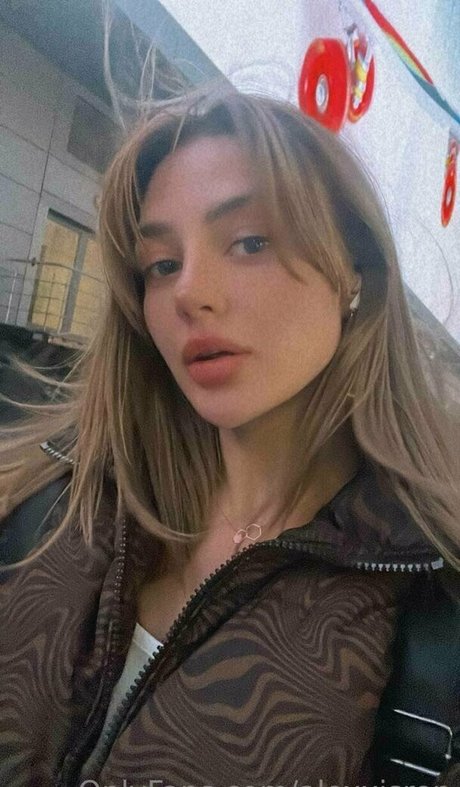 alexxisren model beautiful image