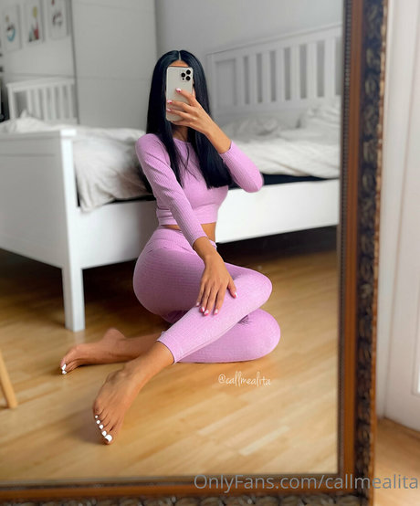 Callmealita model erotic pics