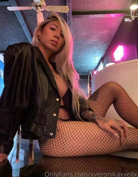 xveronikaxveilx model art pic