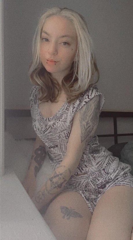 violets cabaret model nudes img