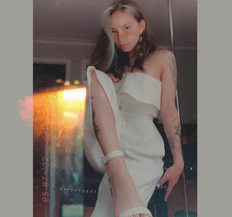 violets cabaret model pornographic photos