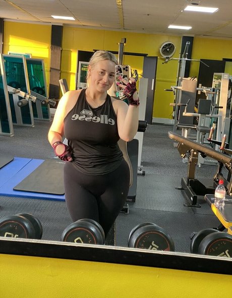 flat chested onlyfans sexy photo